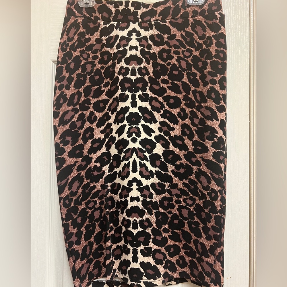 NWOT Leopard print pencil skirt